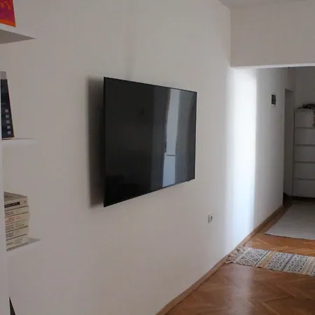Lägenhet Cozy In Skopje